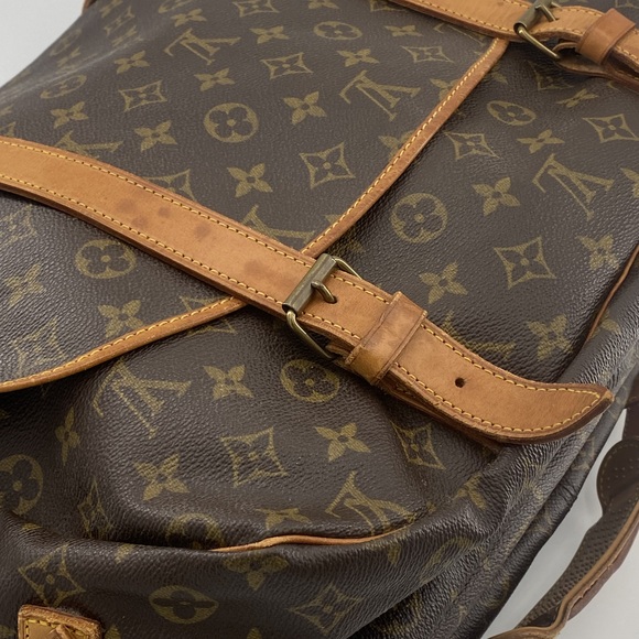 LOUIS VUITTON Saumur 43 Shoulder Bag - Picture 12 of 16